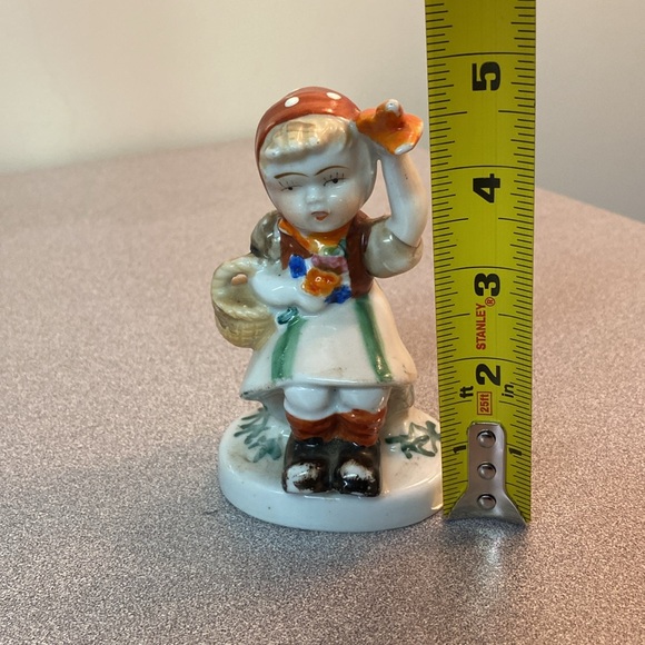 Occupied Japan vintage girl with basket. - Picture 6 of 6